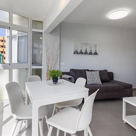 Modern In Americas * Playa de las Américas