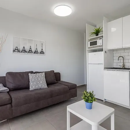 Modern In Americas Apartment *